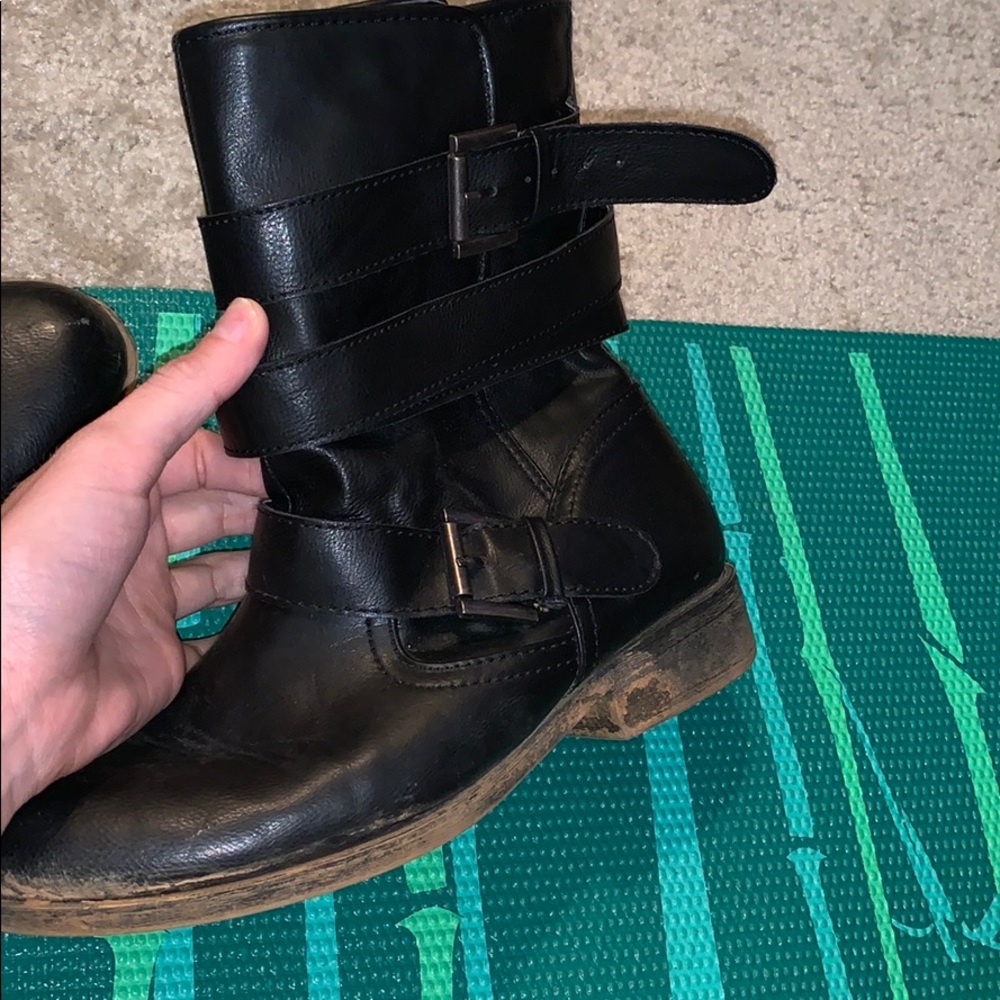 Shoes - Picture 2 of 5